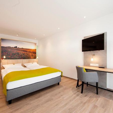 Cafe & Wein Gaestehaus Kurz Heilbronn Exteriör bild