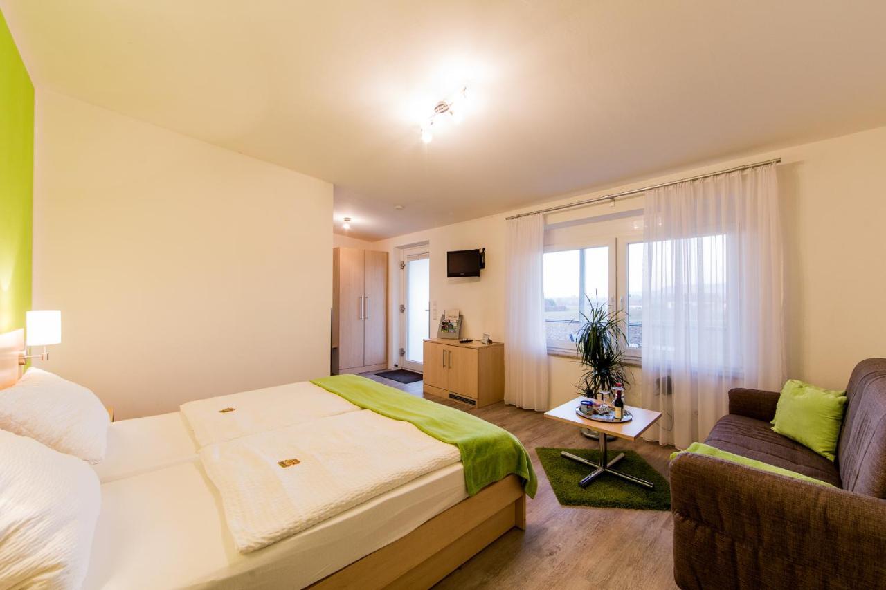 Cafe & Wein Gaestehaus Kurz Heilbronn Exteriör bild